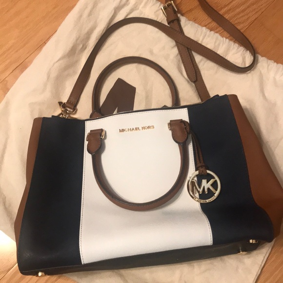Michael Kors Handbags - Michael Kors Tote with strap